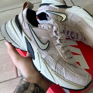 NIKE V2K RUN PINK SUEDE PREMIUM